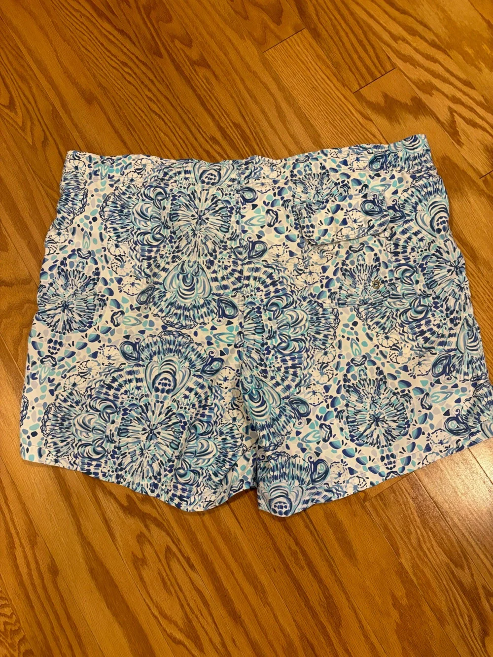 Lilly Pulitzer Mens Capri Swim Trunks in Call My Shell Phone Print Size L Resort